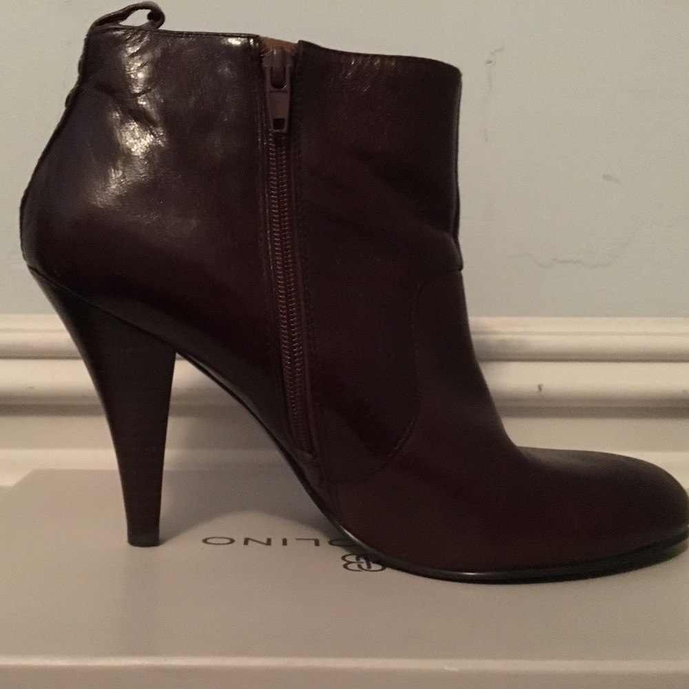 Nine West chestnut brown booties - size 9